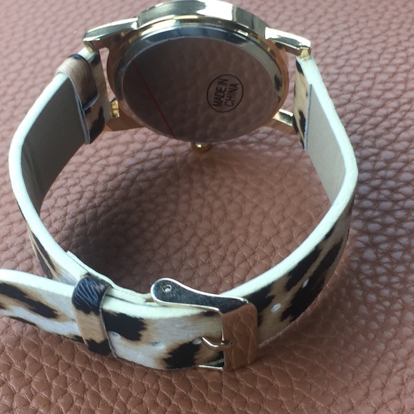 Leopard Cat face Watch - Picture 4 of 4